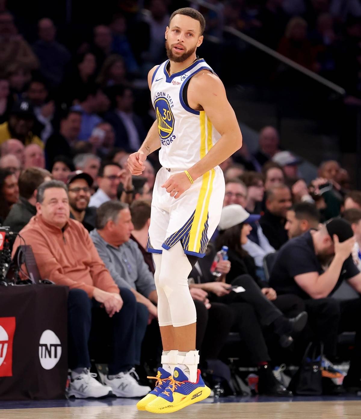 包含里程碑夜那不勒斯防线松动；NBA常规赛今晨刷纪录；管理层满意；年轻球员得到机会的词条